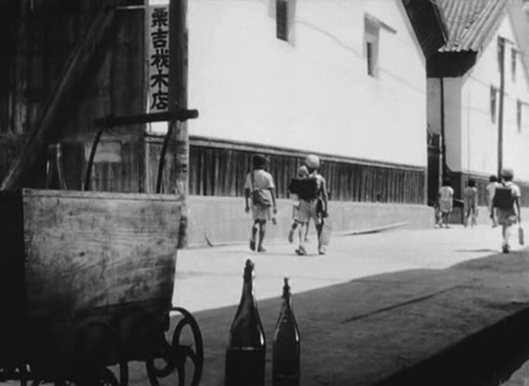 Filmszenen aus Tokyo Monogatari (Die Reise nach Tokio) von Yasujiro Ozu, Filmkritik, Rezension von Ricardo Salva