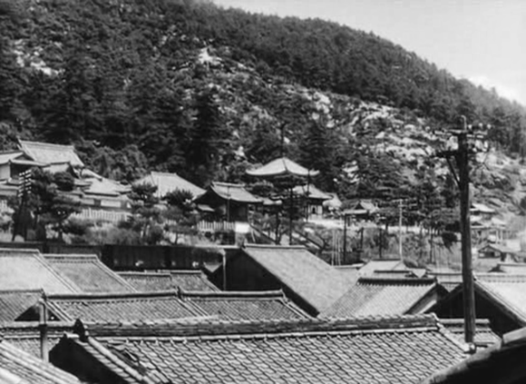 Filmszenen aus Tokyo Monogatari (Die Reise nach Tokio) von Yasujiro Ozu, Filmkritik, Rezension von Ricardo Salva