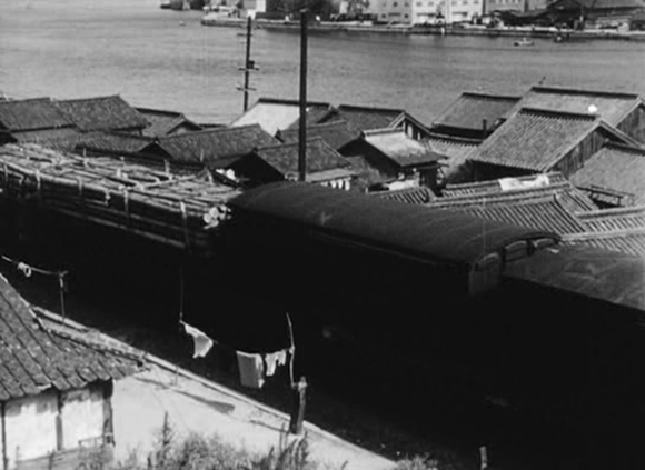 Filmszenen aus Tokyo Monogatari (Die Reise nach Tokio) von Yasujiro Ozu, Filmkritik, Rezension von Ricardo Salva