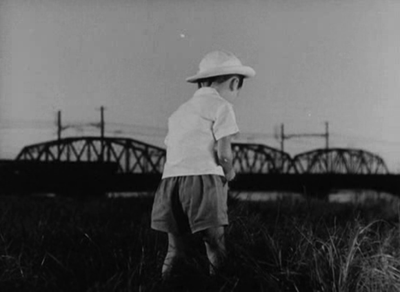 Filmszenen aus Tokyo Monogatari (Die Reise nach Tokio) von Yasujiro Ozu, Filmkritik, Rezension von Ricardo Salva