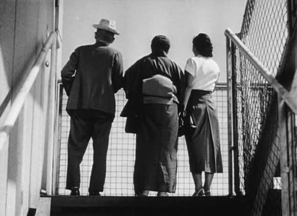Filmszenen aus Tokyo Monogatari (Die Reise nach Tokio) von Yasujiro Ozu, Filmkritik, Rezension von Ricardo Salva