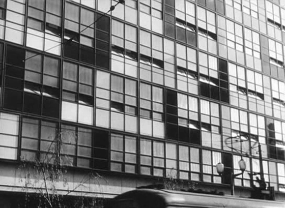 Filmszenen aus Tokyo Monogatari (Die Reise nach Tokio) von Yasujiro Ozu, Filmkritik, Rezension von Ricardo Salva