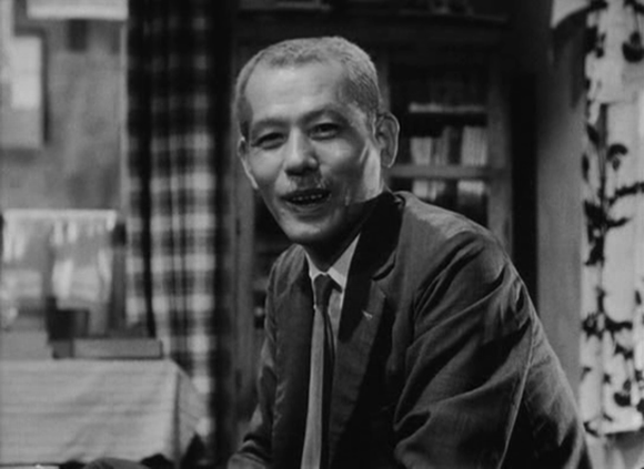 Filmszenen aus Tokyo Monogatari (Die Reise nach Tokio) von Yasujiro Ozu, Filmkritik, Rezension von Ricardo Salva