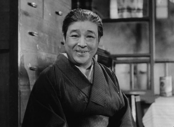 Filmszenen aus Tokyo Monogatari (Die Reise nach Tokio) von Yasujiro Ozu, Filmkritik, Rezension von Ricardo Salva
